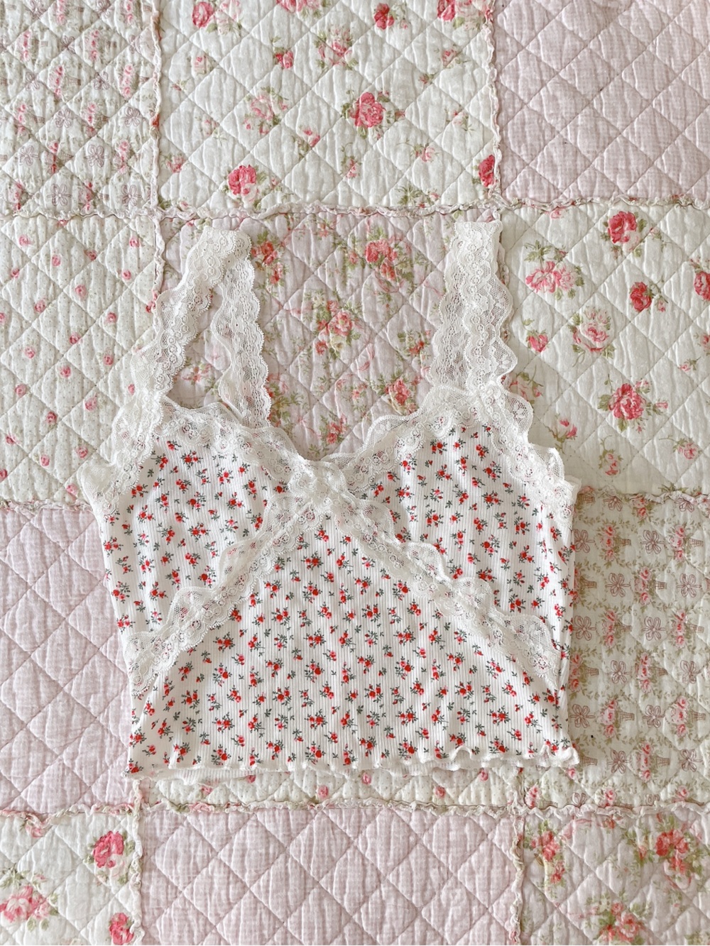 SHEIN White Ribbed Floral Cropped Tank with Red Rose Print